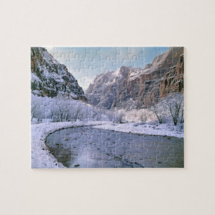 Quebra-cabeça EUA, Utah, Zion NP. Neve fresca cobre o canyon