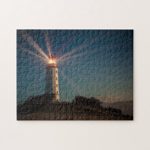 Quebra-cabeça Farol em um monte que brilha na noite