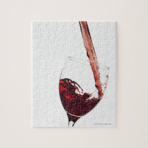 Quebra-cabeça Fechar o vinho tinto sendo derramado em vidro