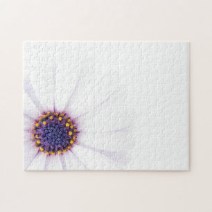 Quebra-cabeça Flor de margarida branca minimalista em fundo bran