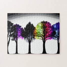 Quebra-cabeça Folhagem Colorida em Árvores de Silhueta Pretas