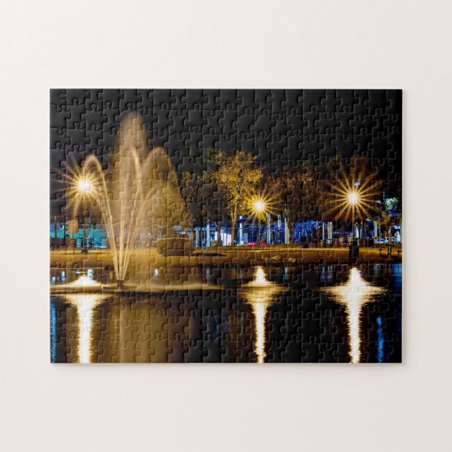 Quebra-cabeça Fonte 1201 em Pond à Noite (Horizontal)