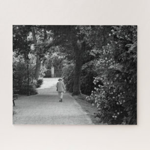 Quebra-cabeça Foto preto e branco do ancião no parque