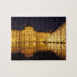 Quebra-cabeça França, Paris, museu Louvre à noite.