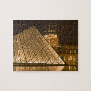 Quebra-cabeça França, Paris. O Louvre ao crepúsculo. Crédito 2