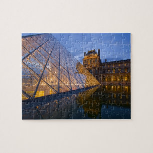 Quebra-cabeça França, Paris. O Louvre ao crepúsculo. Crédito 3