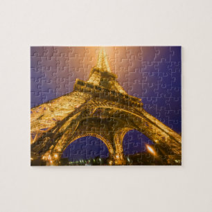 Quebra-cabeça França, Paris. Olhando para cima a partir da base