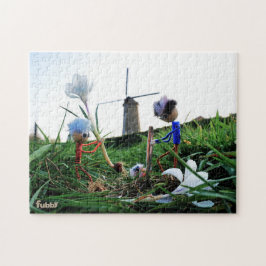 Quebra-cabeça Fubby's bij een molen planten een krokus bol.
