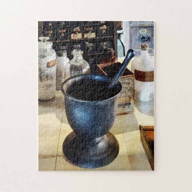 Quebra-cabeça Garrafas de argamassa e de péletas próximas de med (Vertical)