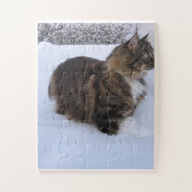 Quebra-cabeça gato da floresta norueguesa na neve (Vertical)