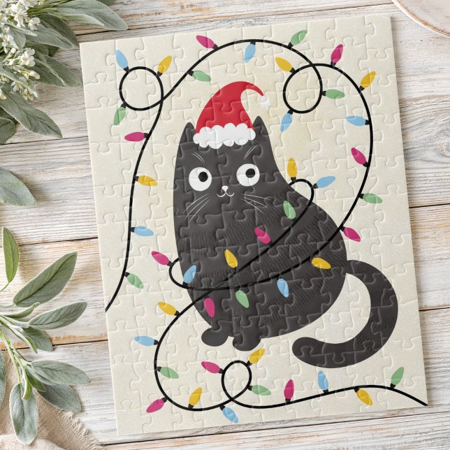 Quebra-cabeça Gato fofo com chapéu de Papai Noel e luzes de Nata (Cute cat with Santa hat and lights Christmas Jigsaw Puzzle)