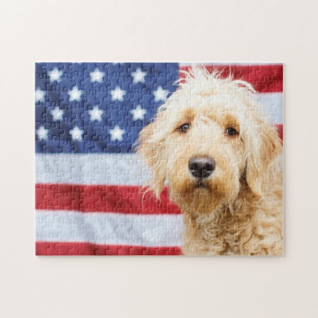 Quebra-cabeça Goldendoodododle com bandeira americana (Horizontal)