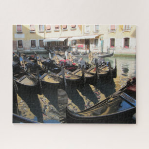 Quebra-cabeça Gondolas estacionadas em Veneza Itália Quebra-cabe