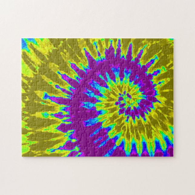 Quebra-cabeça Groovy Amarelo e Roxo Tie Dye Espiral (Horizontal)