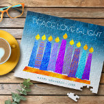 Quebra-cabeça Hanukkah Blue Candles Turquoise Peace Love Light<br><div class="desc">"Paz, amor e luz." Uma ilustração lúdica, moderna e artística das velas de padrão de feto em uma menorah ajuda você a lançar no feriado de Chanucá. Velas azuis cortadas com padrões de folha de alumínio coloridos cobrem um gradiente de turquesa a fundo branco. Sinta o calor e a alegria...</div>