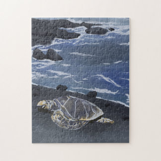 Quebra-cabeça Hawaii Sea Turtle on Black Sand Beach T-Shirt