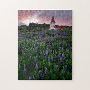 Quebra-cabeça Igreja de Lupine Wildflower na Islândia