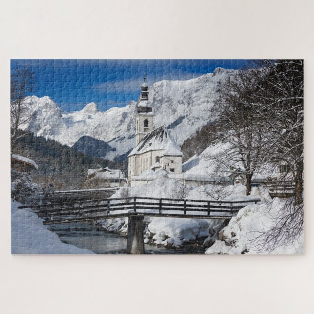 Quebra-cabeça Igreja na neve com montanhas alpes (Horizontal)