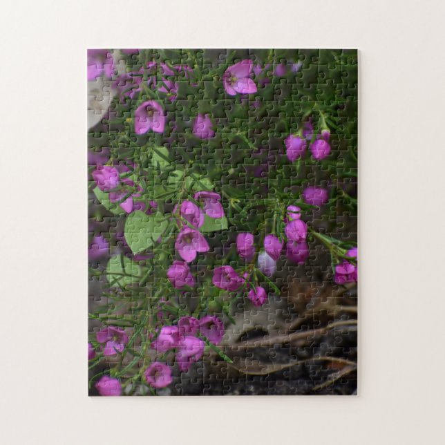 Quebra-cabeça Jardim Roxo – Uma Flor em Foco (Vertical)