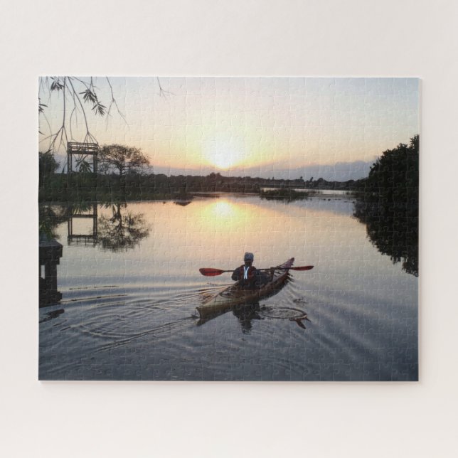 Quebra-cabeça Kayaker on Serene Lake Waters Sunrise Landscape (Horizontal)