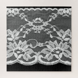 Quebra-cabeça Lace floral branco: fundo preto.