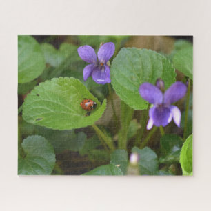 Quebra-cabeça Ladybug em Flores de Violeta Doce