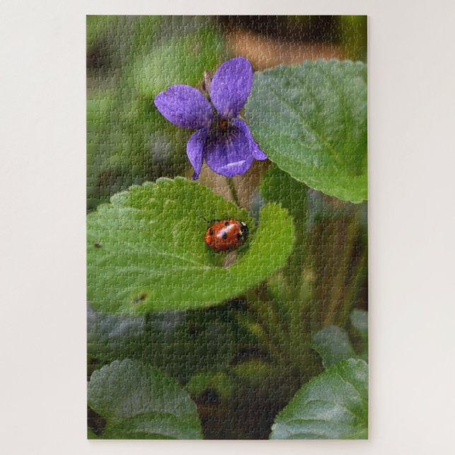 Quebra-cabeça Ladybug em Flores de Violeta Doce (Vertical)