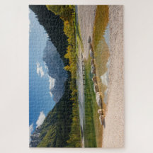 Lago Jasna nos Alpes eslovenos no outono