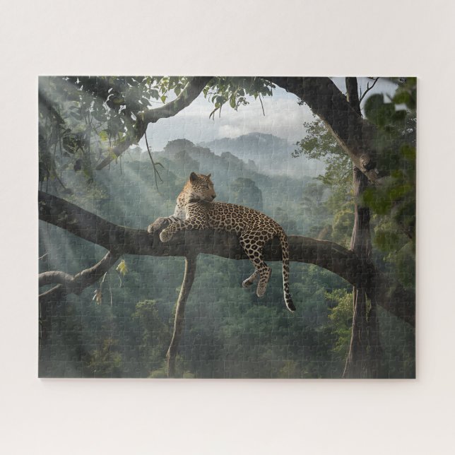 Quebra-cabeça Leopardo Descansado Acima da Floresta Tropical (Horizontal)