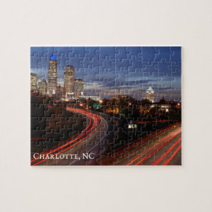 Quebra-cabeça Linda estrada Charlotte NC Skyline em Dusk