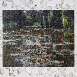 Quebra-cabeça Lírios em Pond por Claude Monet, Vintage Art<br><div class="desc">Lírios de Claude Monet é uma pintura típica de arte do impressionismo vintage que apresenta lírios em um lago no jardim de Monet em sua casa em Giverny, França. Árvores selvagens penduram sobre a água e a ponte japonesa está distante. Uma série de mais de 250 pinturas de flores aquáticas...</div>
