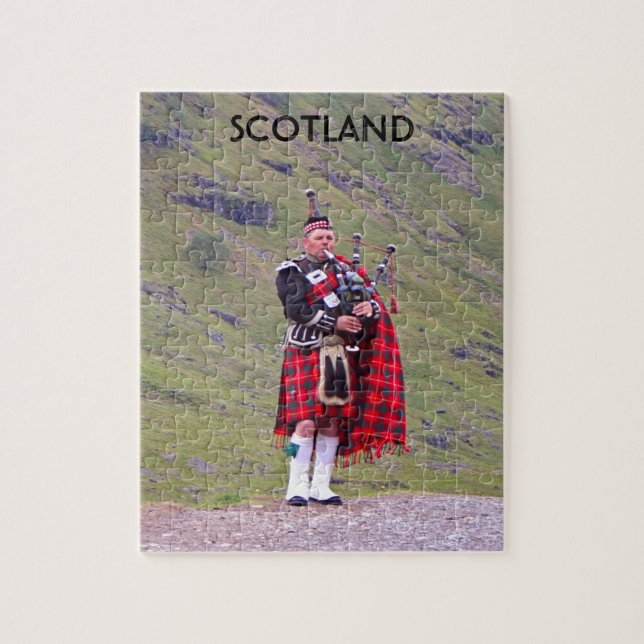 Quebra-cabeça Lone Scottish bagpiper, Highlands, Escócia (Vertical)