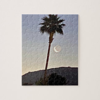 Quebra-cabeça Lua Cortada 🌙 Sob a Palmeira 🌴 