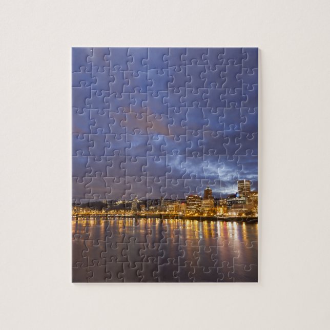 Quebra-cabeça Luzes da cidade refletidas no rio Willamette (Vertical)