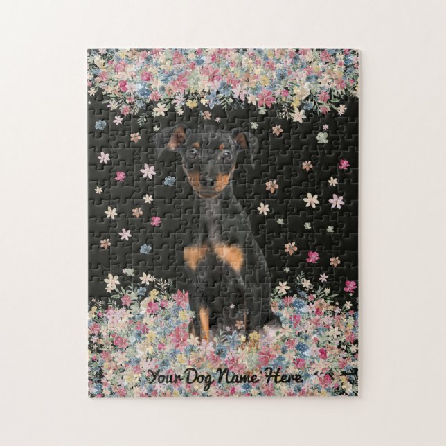 Quebra-cabeça Miniatura Pinscher sentada em terra de flores (Vertical)
