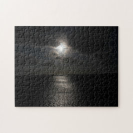 Quebra-cabeça Misterioso sol branco no céu negro