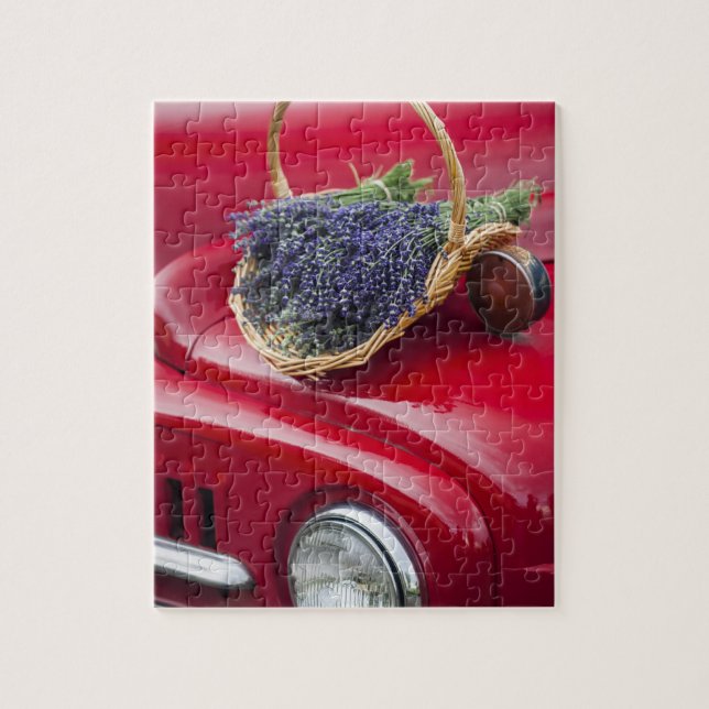 Quebra-cabeça Molhos de lavanda descansam em velho caminhão de f (Vertical)