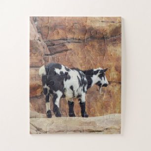 Quebra-cabeça Montanha Negra e Branca Goat on Rocks
