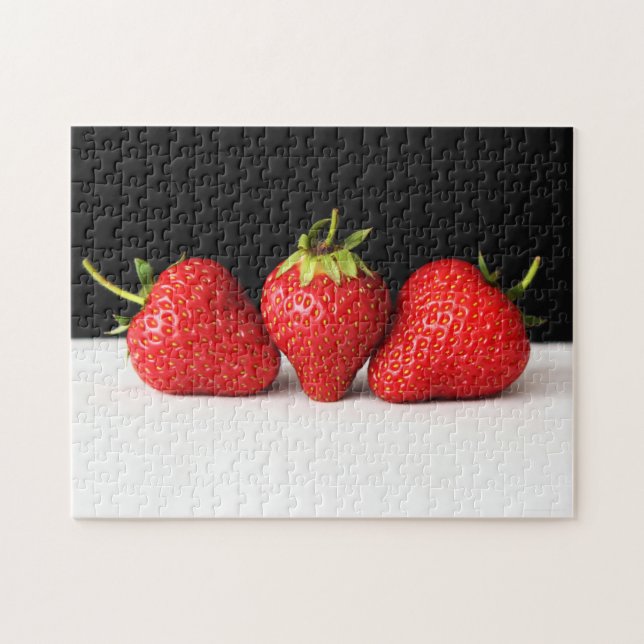 Quebra-cabeça Morangos A Preto Sobre Branco 11x14 252pc jpa (Horizontal)