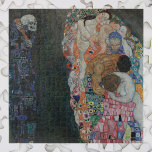 Quebra-cabeça Morte e vida de Gustav Klimt Vintage Art Nouveau<br><div class="desc">Morte e vida (1908) de Gustav Klimt é uma pintura de arte vitoriana simbolismo das belas artes com duas partes separadas, Vida e Morte. À esquerda, a morte é representada por um clássico ceifeiro com crânio de ressonância, coberto por um roupão escuro enfeitado com uma cruz religiosa. À direita está...</div>