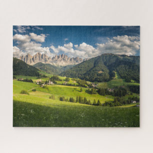 Quebra-cabeça Mountains Funes Valley, Dolomites, Italy