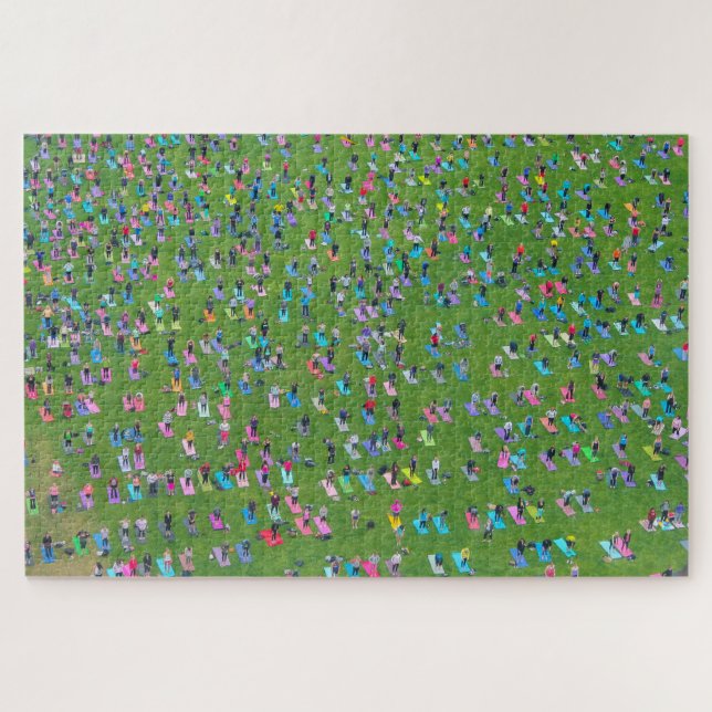 Quebra-cabeça Muitas pessoas fazendo ioga juntos de cima (Horizontal)