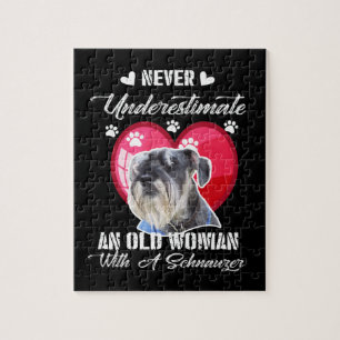Quebra-cabeça Nunca subestime uma velha mulher com um schnauzer
