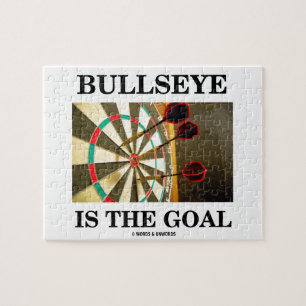 Quebra-cabeça O Bullseye é o objetivo (três dardos no Dartboar