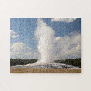 Quebra-cabeça O velho Geyser Fiel no Parque Nacional de Yellowst