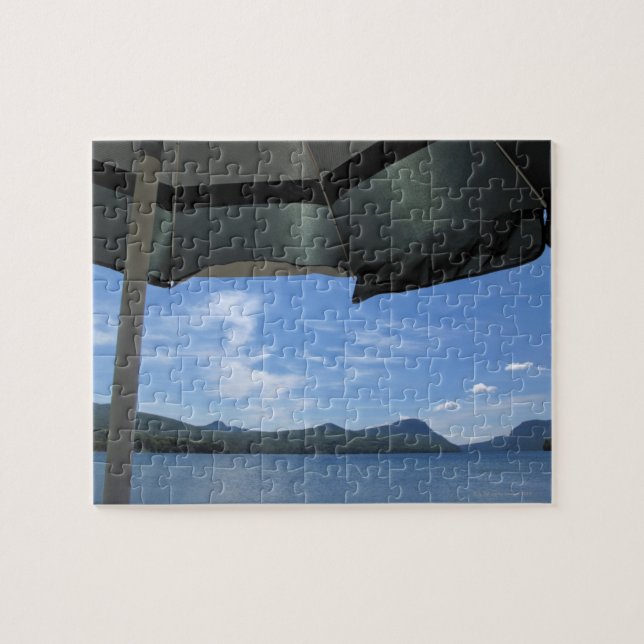 Quebra-cabeça Opinião do lago sob o guarda-chuva (Horizontal)