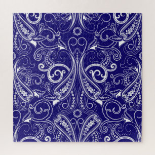 Quebra-cabeça Paisley monocromo: elegância azul e branca.