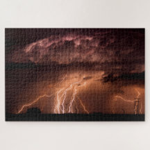 Panorama dramático do feixe do relâmpago