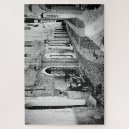 Quebra-cabeça Patinete numa rua em Itália a preto e branco