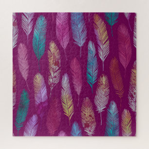 Quebra-cabeça Penas coloridas: padrão de fundo roxo.